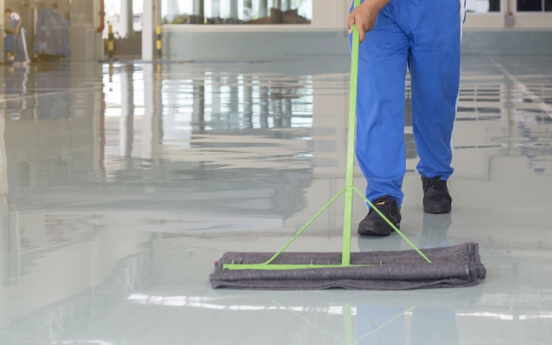 Đánh Vệ Sinh Sàn Sơn Epoxy